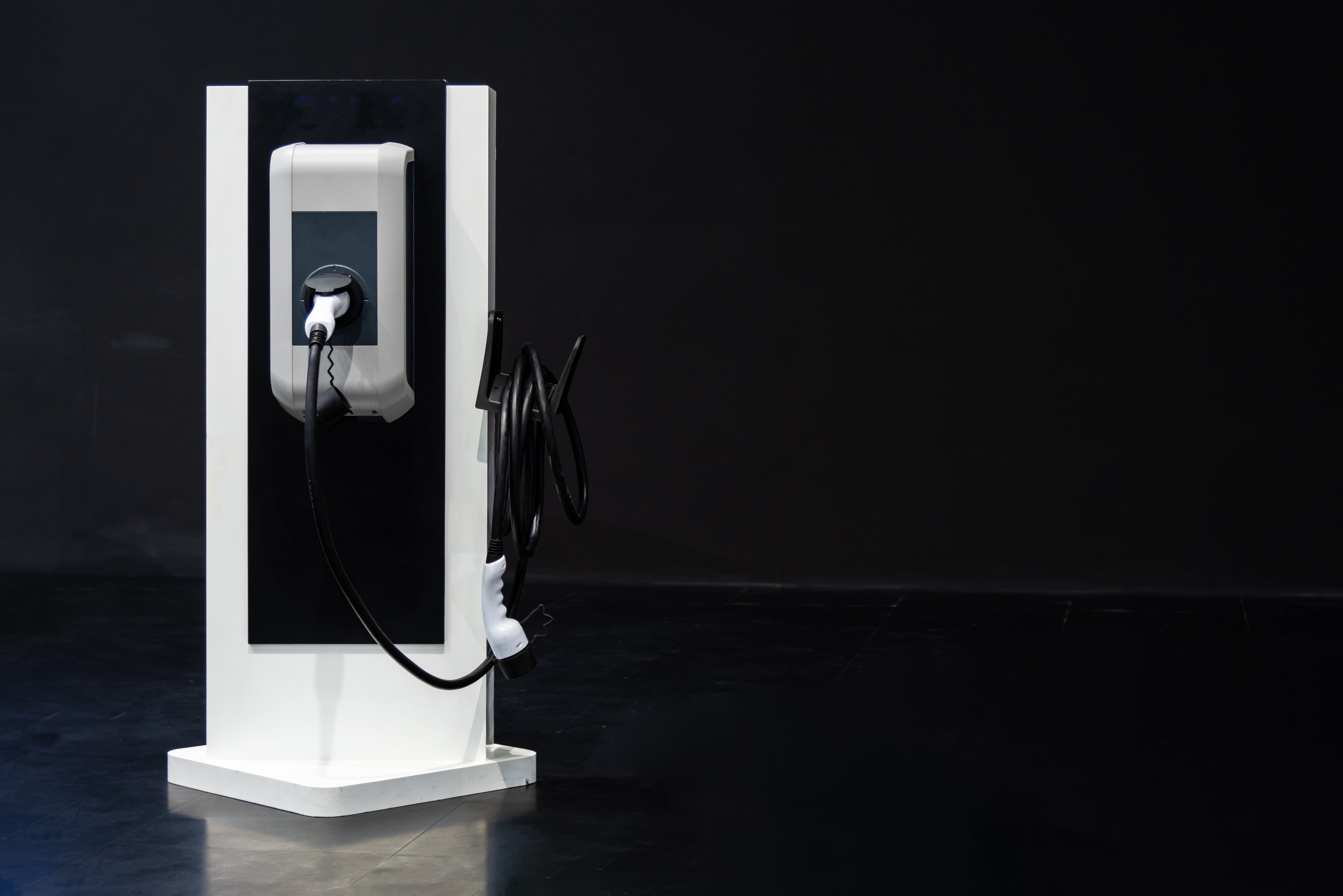 Smart Charging & Vehicle-to-Grid: Building the Future of EV Energy