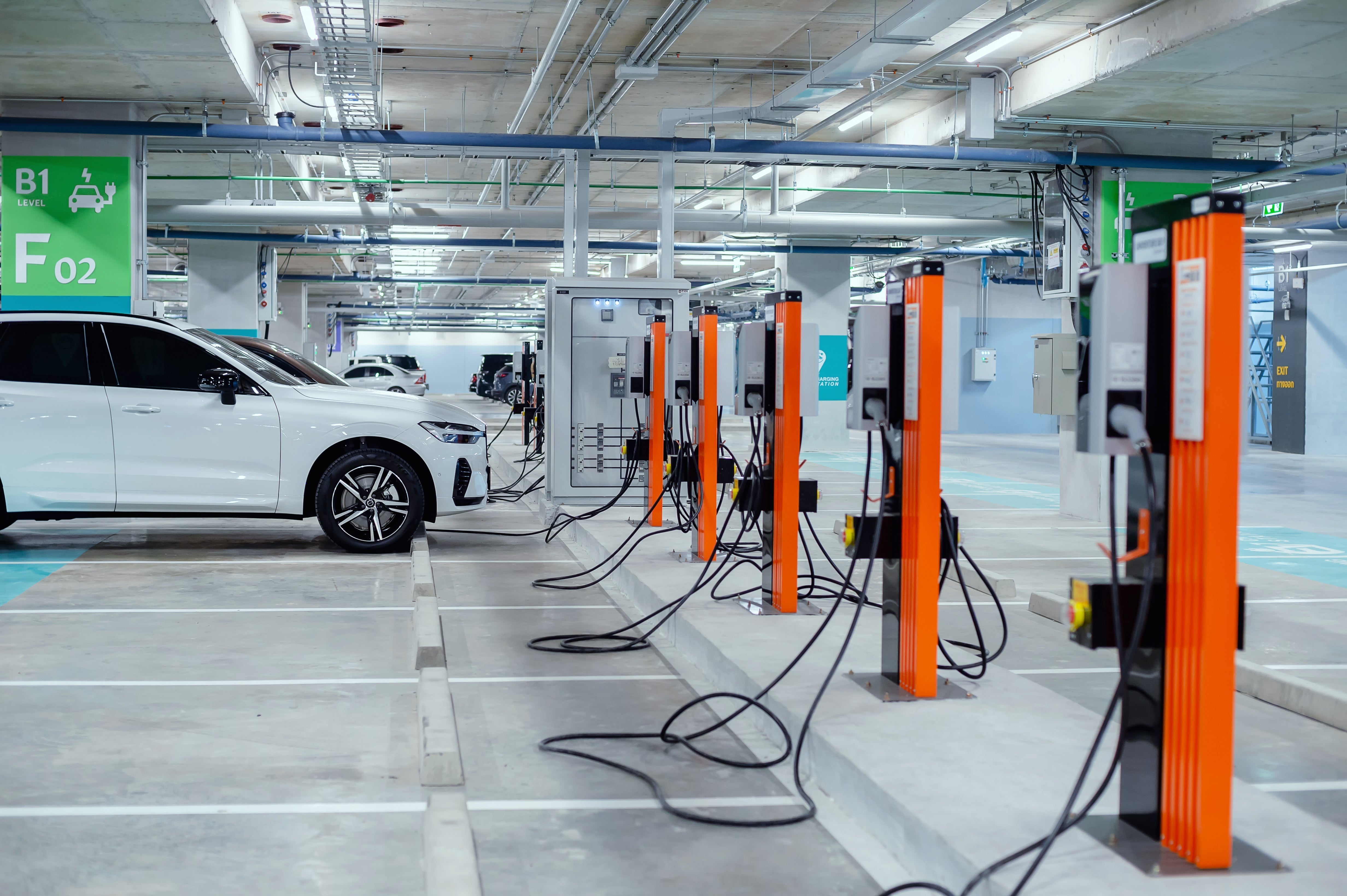 Adapter Overload: Untangling the EV Charging Standards Battle